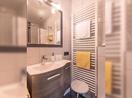 Spacious Apartment With Sauna