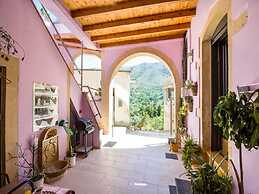 Snug Apartment in Kournas With Balcony/terrace