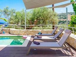 Wonderful Villa in Gerani With Private Pool