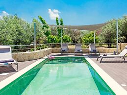 Wonderful Villa in Gerani With Private Pool
