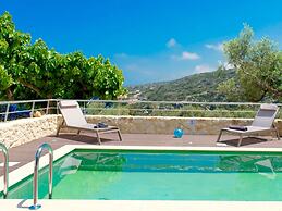 Wonderful Villa in Gerani With Private Pool