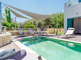 Wonderful Villa in Gerani With Private Pool