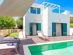 Wonderful Villa in Gerani With Private Pool