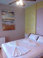 Vibrant Apartment in Rafina With Garden