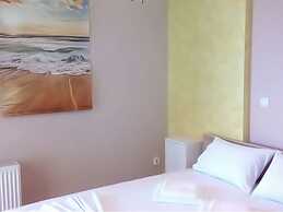 Vibrant Apartment in Rafina With Garden