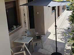 Apartment in Loutra Elenis With Garden