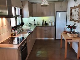 Apartment in Loutra Elenis With Garden