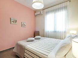 Beautiful Villa in Adelianos Kampos With Pool