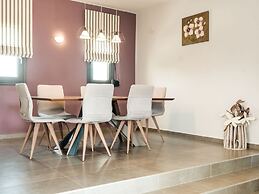 Beautiful Villa in Adelianos Kampos With Pool