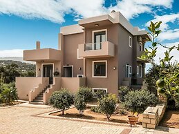 Beautiful Villa in Adelianos Kampos With Pool