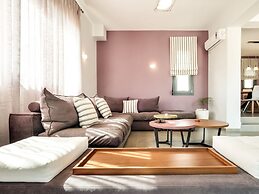 Beautiful Villa in Adelianos Kampos With Pool