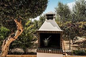 Beautiful Villa in Adelianos Kampos With Pool