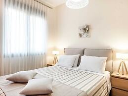 Beautiful Villa in Adelianos Kampos With Pool