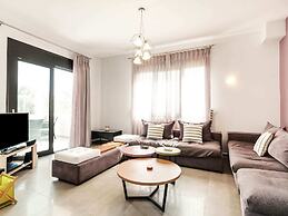 Beautiful Villa in Adelianos Kampos With Pool