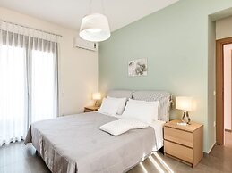 Beautiful Villa in Adelianos Kampos With Pool