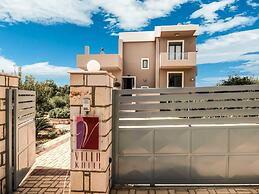 Beautiful Villa in Adelianos Kampos With Pool
