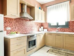 Beautiful Villa in Adelianos Kampos With Pool
