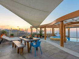 Luxury Villa With Heated Pool 700m to the Beach