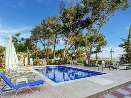Beautiful Holiday Home With Private Pool