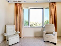 Beautiful Holiday Home With Private Pool