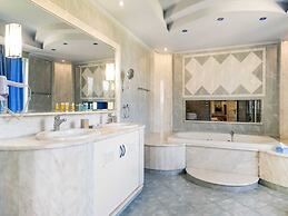 Beautiful Holiday Home With Private Pool