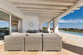 246 Villa Extralusso con Piscina a Manduria