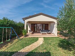 Adorable Holiday House With Private Pool