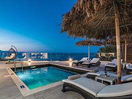 Inviting Villa in Tragaki With Private Pool