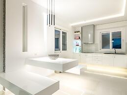 Inviting Villa in Tragaki With Private Pool