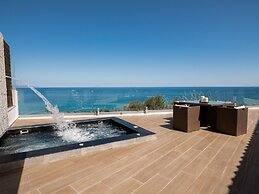 Inviting Villa in Tragaki With Private Pool