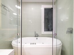 Inviting Villa in Tragaki With Private Pool