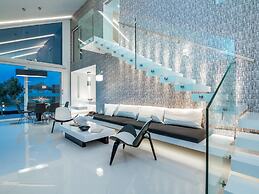 Inviting Villa in Tragaki With Private Pool