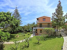 Fantastic Holiday Home in Karteros With Pool