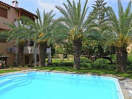 Fantastic Holiday Home in Karteros With Pool