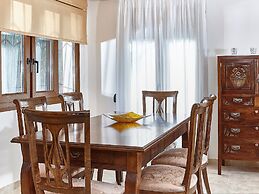 Fantastic Holiday Home in Karteros With Pool