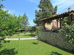 Fantastic Holiday Home in Karteros With Pool