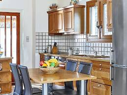 Fantastic Holiday Home in Karteros With Pool