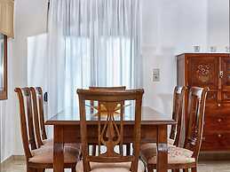 Fantastic Holiday Home in Karteros With Pool