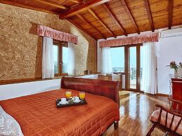 Fantastic Holiday Home in Karteros With Pool