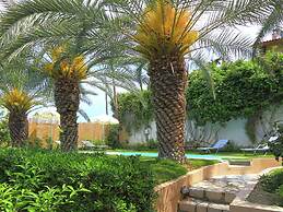 Fantastic Holiday Home in Karteros With Pool