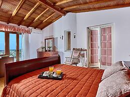 Fantastic Holiday Home in Karteros With Pool