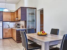 Fantastic Holiday Home in Karteros With Pool