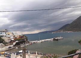 Quaint Villa in Xirosterni With Garden