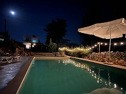 Quaint Villa in Xirosterni With Garden