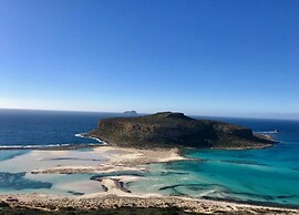 Quaint Villa in Xirosterni With Garden