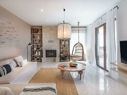 Luxury Villa With Heated Pool Near Beach