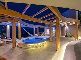 Luxury Villa With Heated Pool Near Beach