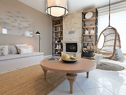 Luxury Villa With Heated Pool Near Beach