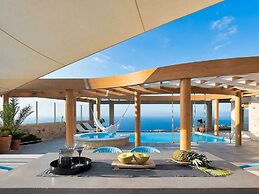 Luxury Villa With Heated Pool Near Beach