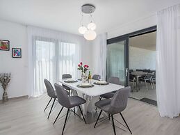 Wonderful Villa With Swimming Pool and Wellness